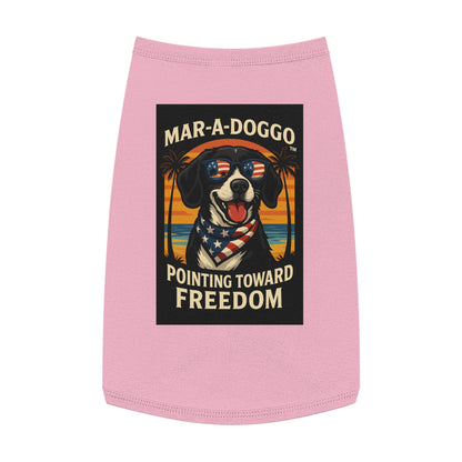 Patriotic 'Mar-A-Doggo Pointing Toward Freedom' Dog Shirt